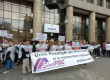 Fiscul de la Braşov a fost în grevă: 100 de oameni în faţa instituţiei