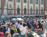 „Deșteaptă-te române”: A doua zi de protest la Prefectură
